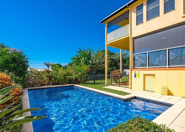 Buena Vista - Luxe 4 Bedroom House, Views, Beach